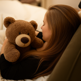 Verzwaringsknuffel in armen vrouw