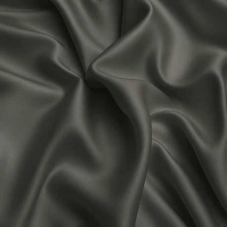 Close up van zijde in de kleur grijs