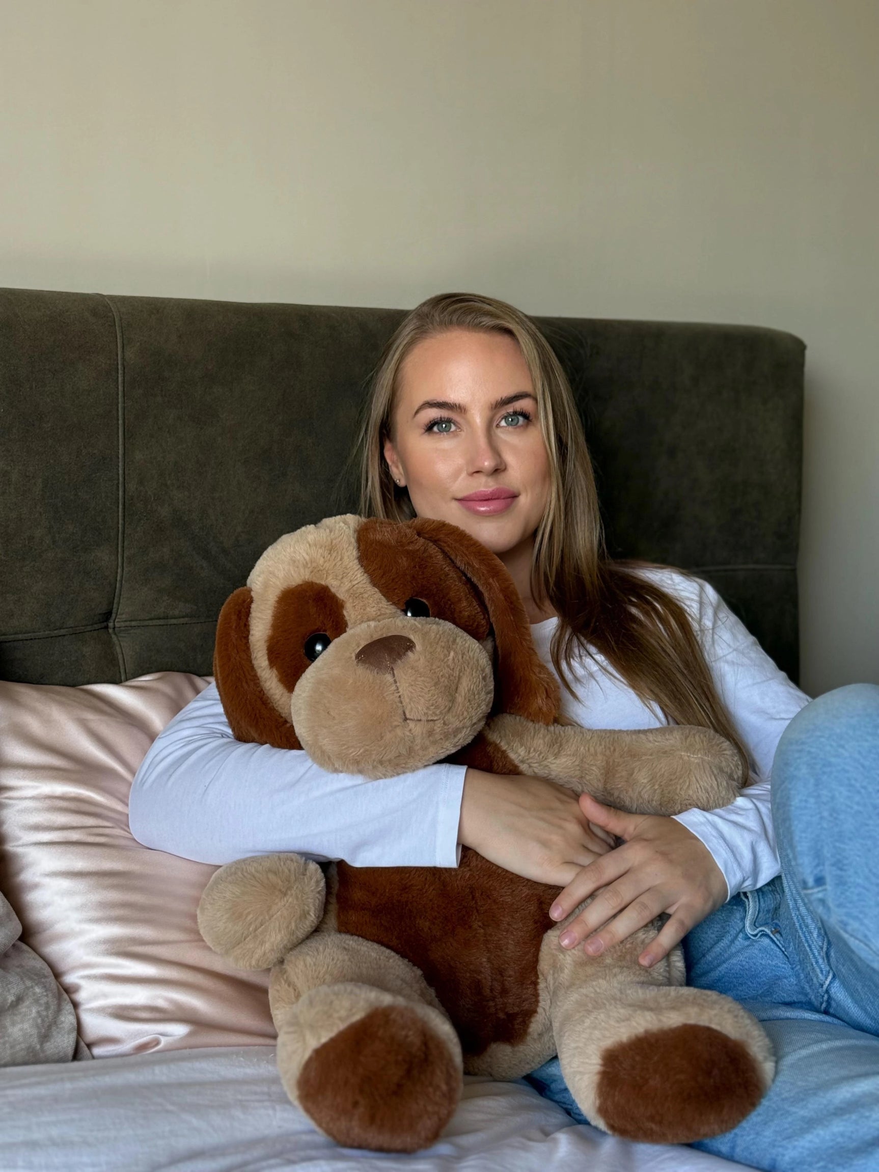 Video met vrouw die laat zien hoe fijn de verzwaringsknuffel van Snoozzle is